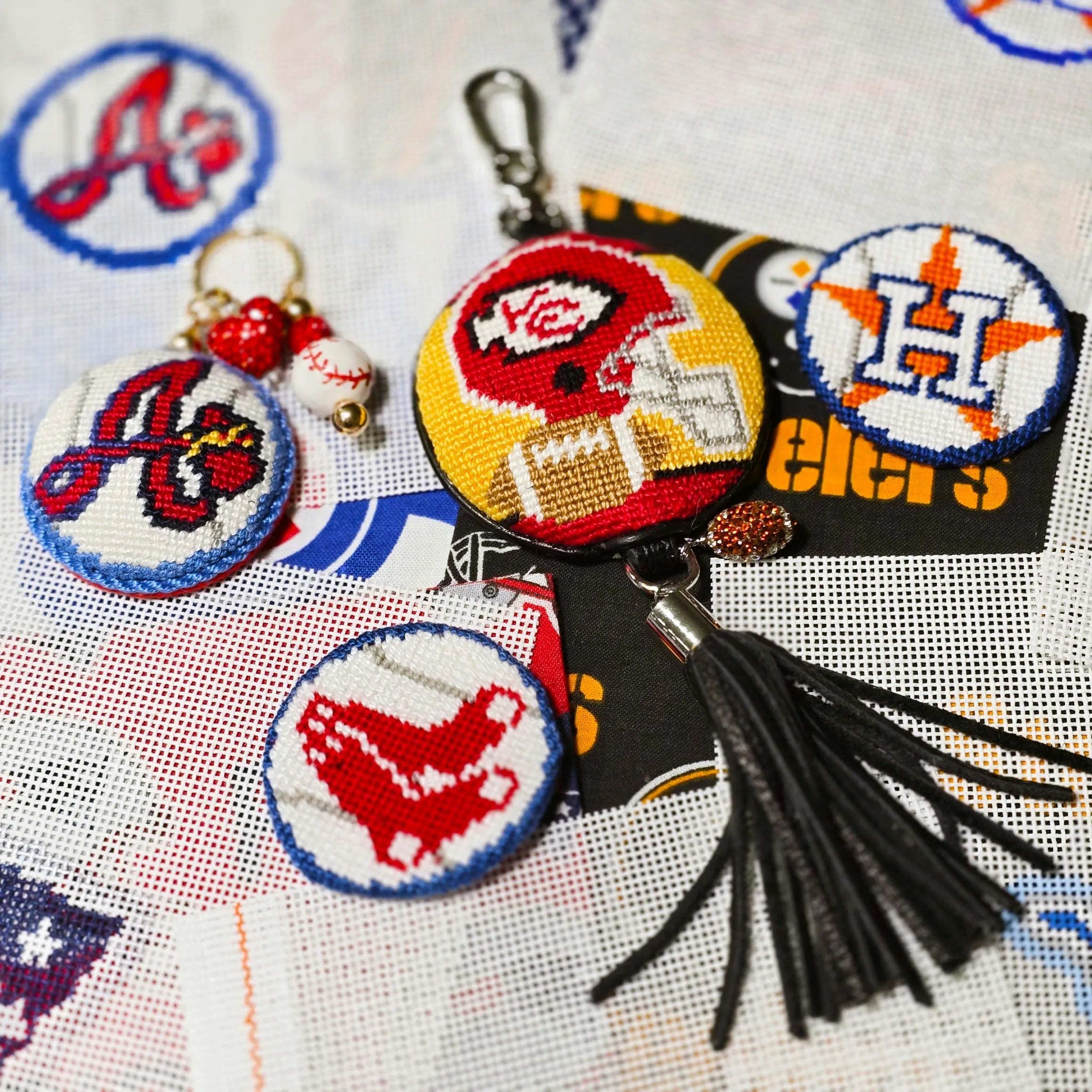 EVENT: FINISHING WITH STARKE ART (ROUND ORNAMENTS/SIGNS/COASTERS)